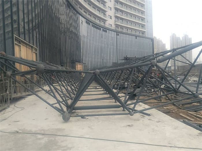 安阳万豪酒店雨棚网架